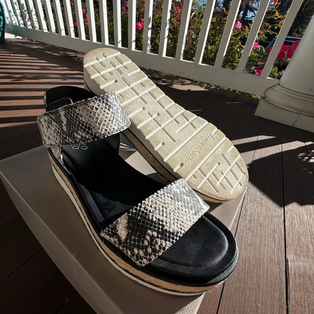Franco Sarto Tinaka snakeskin print sandal. Worn once. Size 9 with box